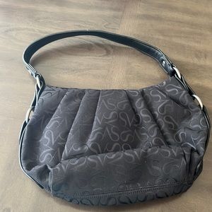 Vera Wang magnet closure